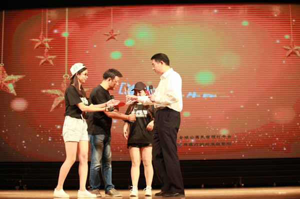 毕业影展6_副本.jpg 毕业影展6_副本.jpg